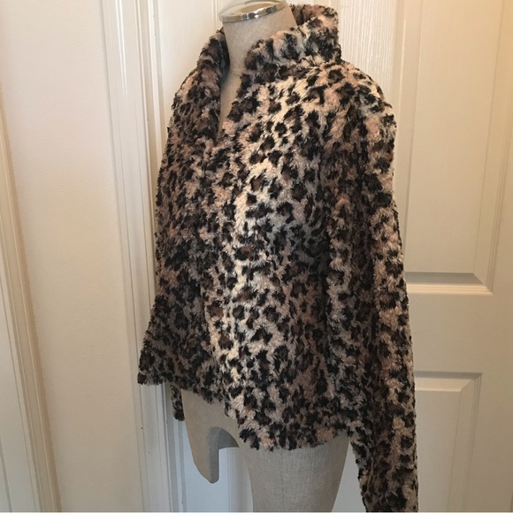 dylan long sleeve faux fur jacket leopard print - Picture 6 of 12